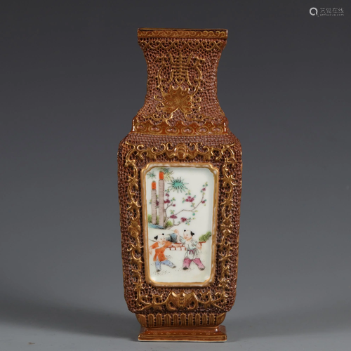 CHINESE FAMILLE ROSE GILT-DECORATED VASE,QING DYNASTY