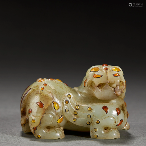 CHINESE AGATE-INLAID HETIAN JADE BEAST,HAN DYNASTY