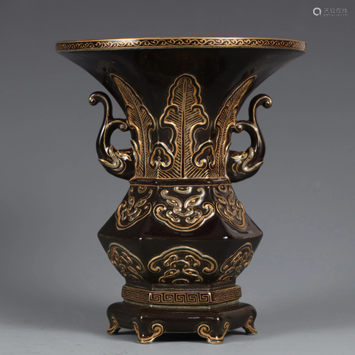 CHINESE BLACK GLAZED GILT-DECORATED PORCELAIN VASE,QING