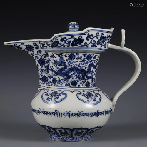 CHINESE BLUE AND WHITE PORCELAIN EWER,QING DYNASTY