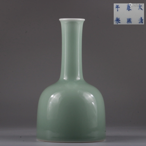 CHINESE CELADON GLAZED PORCELAIN VASE,QING DYNASTY