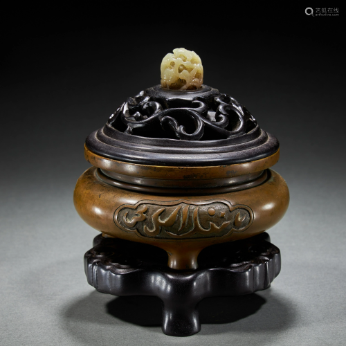 A CHINESE BRONZE CENSER ZITN WOOD BASE,QING DYNASTY