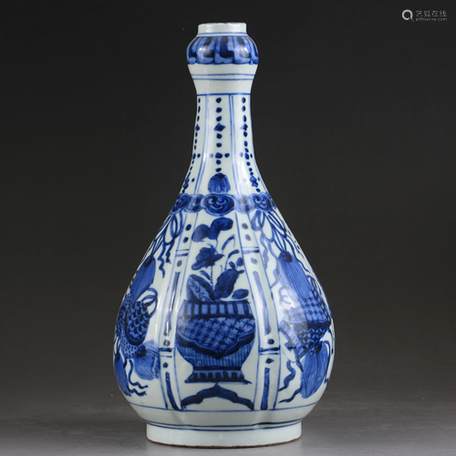 CHINESE BLUE AND WHITE PORCELAIN VASE,QING DYNASTY