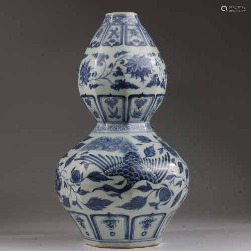 CHINESE BLUE AND WHITE PORCELAIN DOUBLE-GOURD VASE,Y…