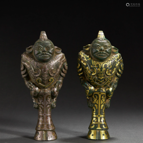 A PAIR OF CHINESE SILVER AND GOLD INLAID BRONZE