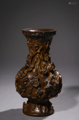 A Carved HuangHuaLi Vase