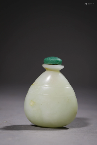 Chinese Carved White Jade Snuff Bottle