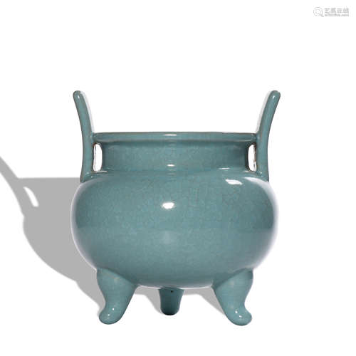 A celadon-glazed censer