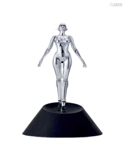 空山基 漂浮机械女神 银色雕塑 材 质：树脂