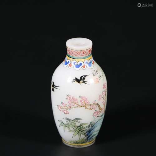 Chinese Famille Rose Porcelain Snuff Bottle