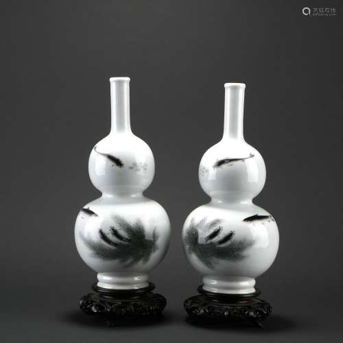 Chinese A Pair Of Famille Rose Porcelain Gourd Bottles