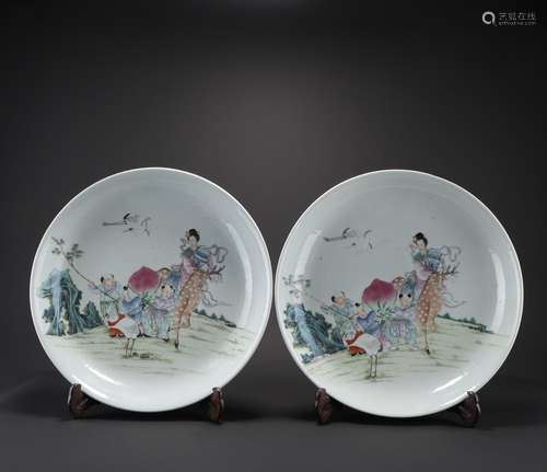 Chinese A Pair Of Famille Rose Porcelain Plates