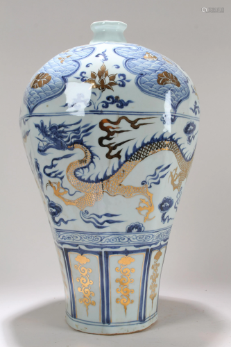 A Chinese Dragon-decorating Detailed Blue and White
