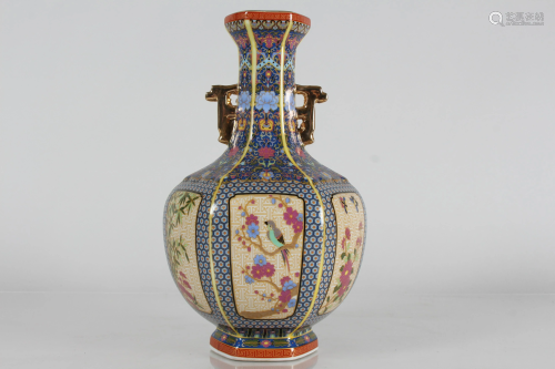 A Chinese Nature-sceen Duo-handled Porcelain Fortune