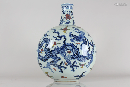 A Chinese Dragon-decorating Fortune Porcelain Vase