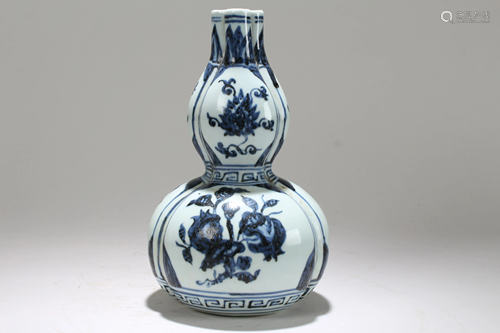 A Chinese Calabash-fortune Porcelain Vase