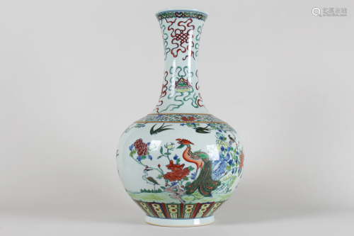 A Chinese Detailed Phoenix-fortuine Porcelain Vase