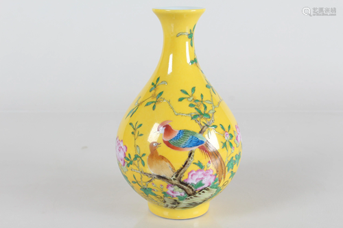 A Chinese Yellow-coding Nature-sceen Porcelain Fortune