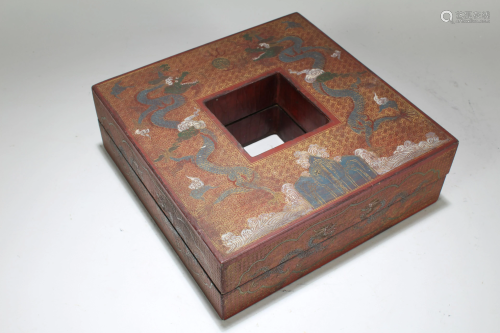 Chinese Dragon-decorating Lidded Lacquer Box