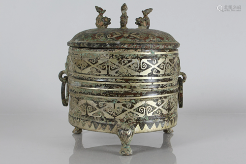 A Chinese Ancient-framing Duo-handled Bronze Vessel