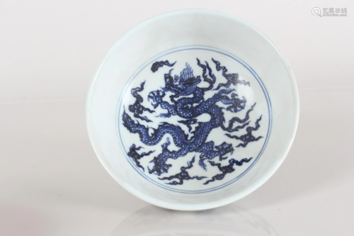 A Chinese Dragon-decorating Detailed Blue and White
