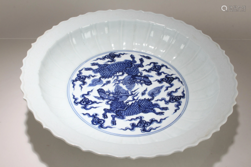 A Chinese Dragon-decorating Cutting-edge Blue and White