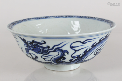 A Chinese Detailed Dragon-decorating Blue and White