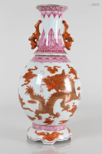 A Chinese Duo-handled Dragon-decorating Detailed