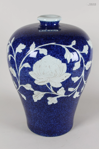 A Chinese Massive Blue-coding Massive Porcelain Vase
