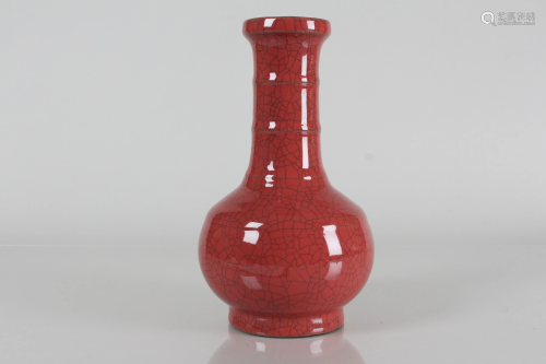 A Chinese Red-coding Crackglaze Porcelain Fortune Vase