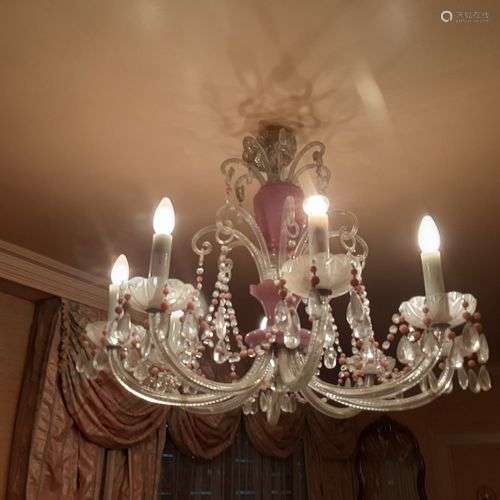 Lustre en verrerie, cristal et opaline rose à 8 lumières, le...