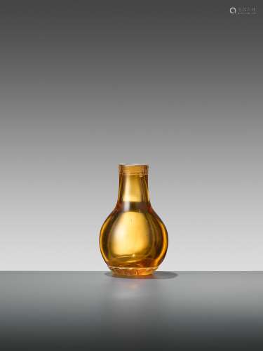 A TONGZHI MARK AND PERIOD AMBER GLASS BOTTLE VASE