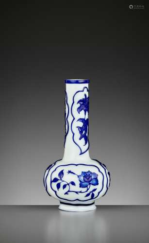 A GUANGXU MARK AND PERIOD BLUE GLASS BOTTLE VASE