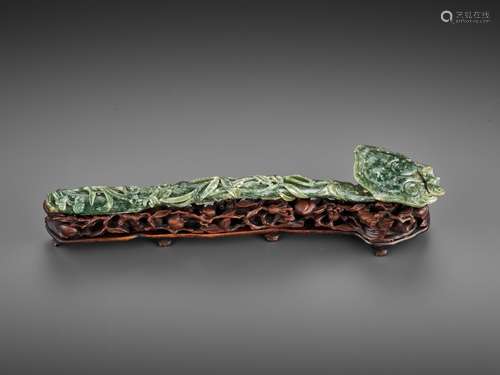 A JADE RUYI SCEPTER WITH SANDUO STAND, QING