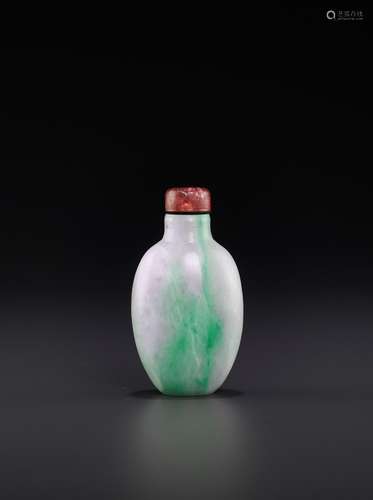 A LAVENDER JADEITE SNUFF BOTTLE, QING DYNASTY