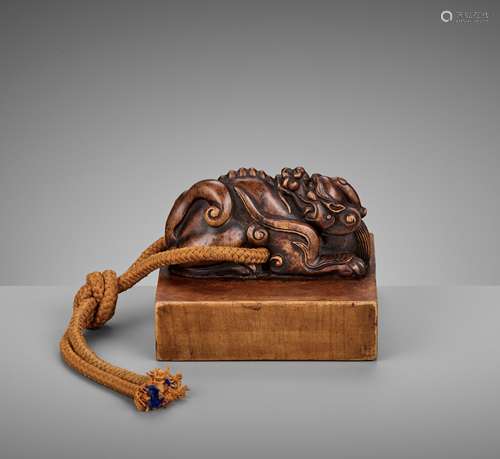 A CARVED SANDALWOOD SEAL, QIANLONG CHENHAN