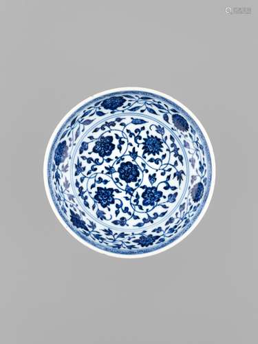 A QIANLONG MARK AND PERIOD BLUE AND WHITE DISH