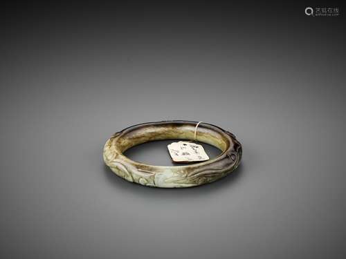 A BLACK AND CELADON JADE 'CHILONG' BANGLE, MING