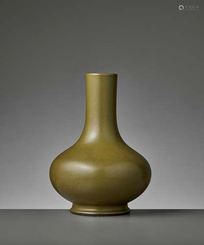 A QIANLONG MARK AND PERIOD TEADUST-GLAZED VASE