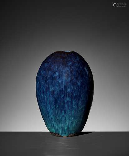 A FLAMBE-GLAZED YIXING VASE, QING DYNASTY