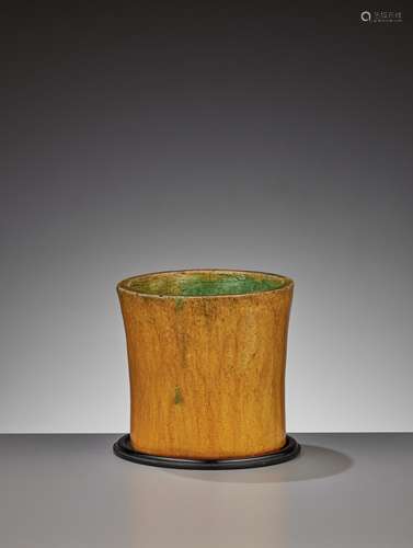 AN AMBER AND GREEN-GLAZED BRUSHPOT, BITONG, TANG