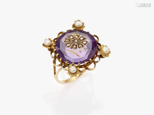 Ring mit Amethyst, Diamantrosen und Perlen