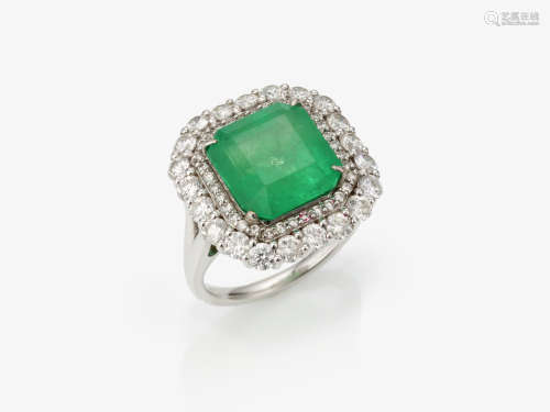 Doppelentourage-Ring mit Smaragd und Brillanten