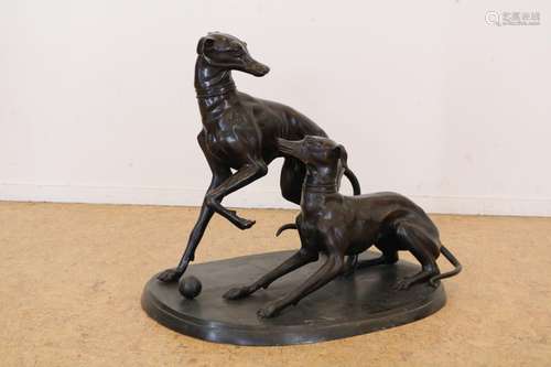 Bronzen sculptuur van honden, Mene