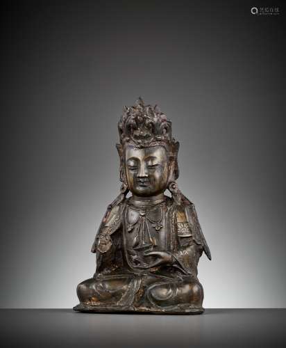 A BRONZE FIGURE OF GUANYIN, LATE MING DYNASTY