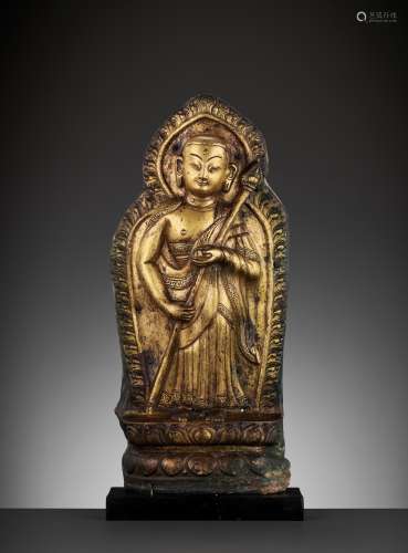 A LARGE GILT REPOUSSE FIGURE OF BUDDHA, 15TH-16TH