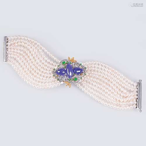 A Pearl Bracelet with splendid Precious Stones Setting.