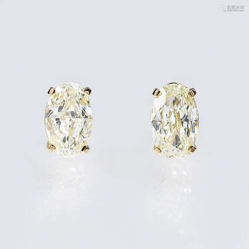 A Pair of Fancy Diamond Solitaire Earstuds.