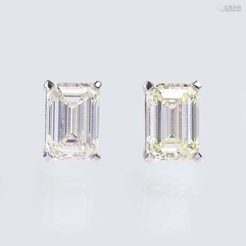 A Pair of Solitaire Diamond Earstuds.