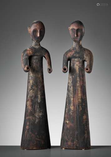 A PAIR OF PAINTED WOODEN 'BEAUTIES', EASTERN ZHOU